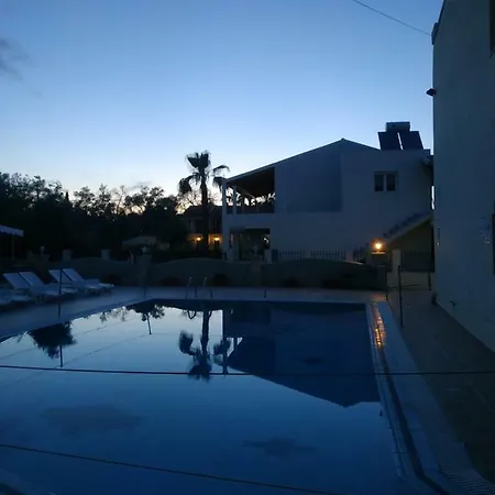 Nitsa Aparthotel *